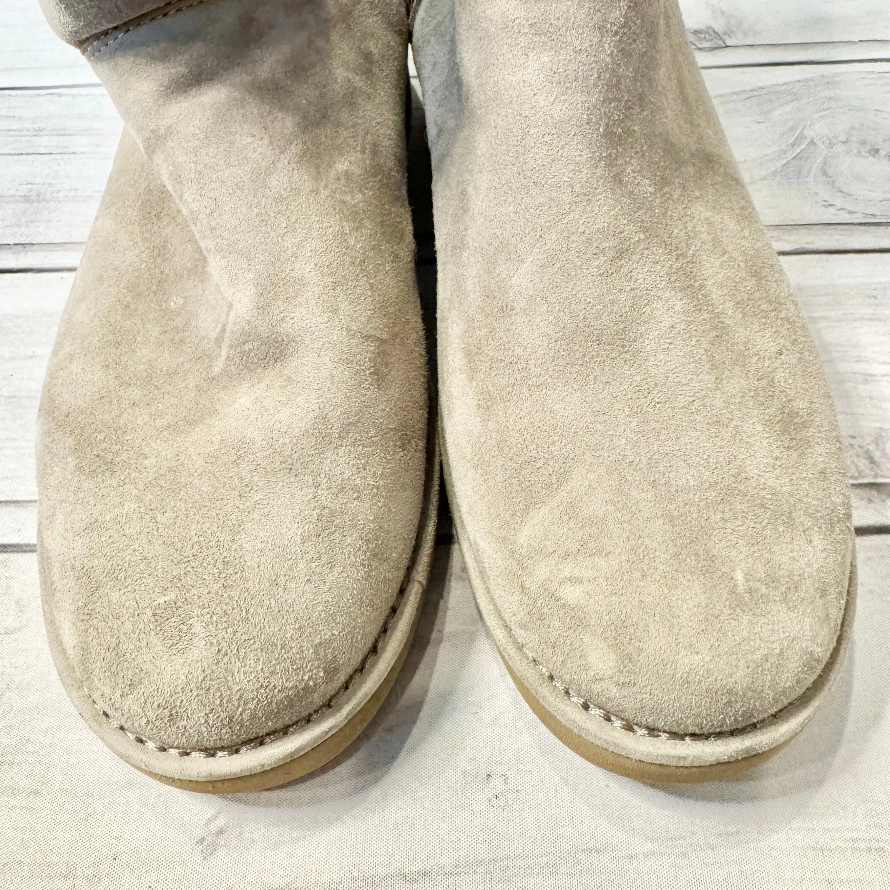 Boots Ankle Flats By Ugg  Size: 9