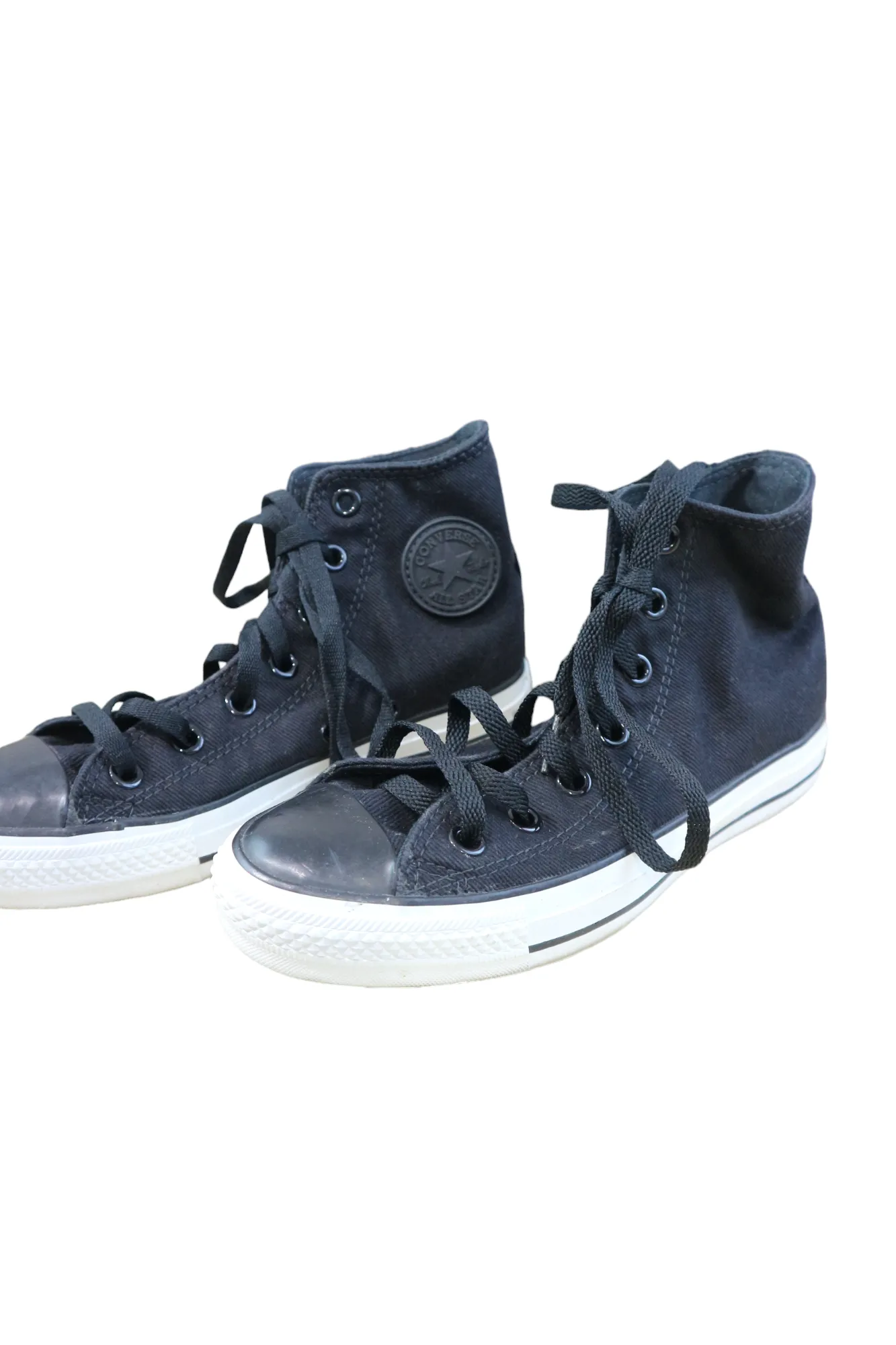 Converse Shoes, 4 youth