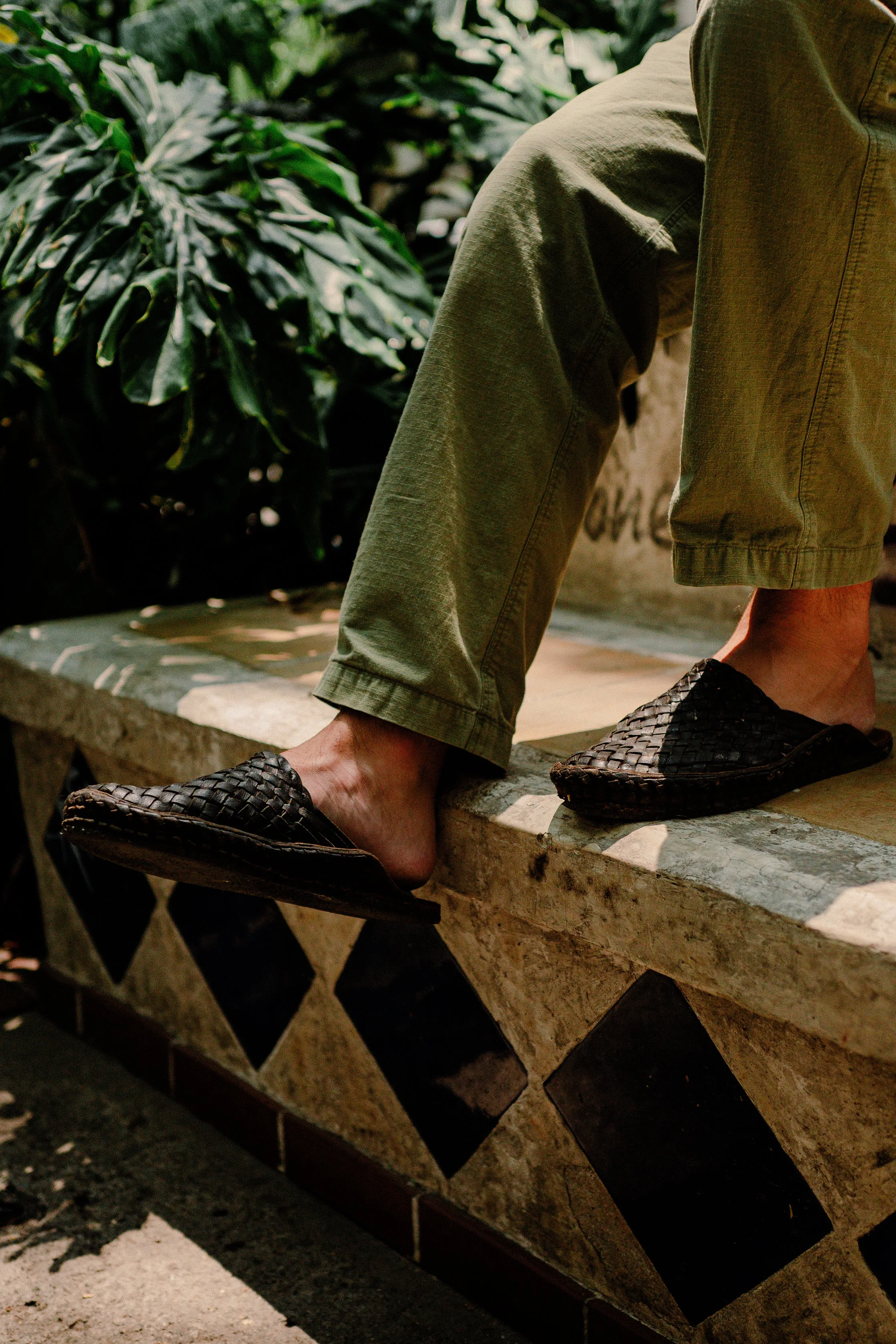 Woven City Slipper in Charcoal